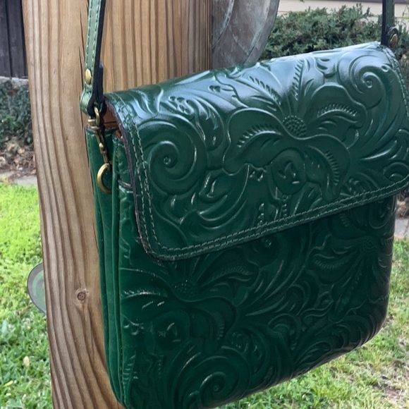 Patricia Nash Handbags - Patricia Nash Crossbody 🦚